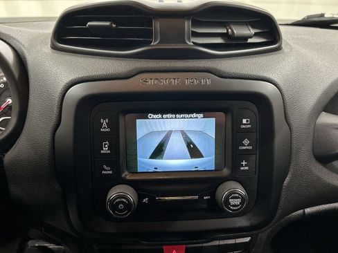 Used 2015 Jeep Renegade Latitude AWD/4WD image 15