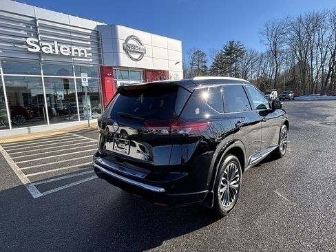 Used 2024 Nissan Rogue Platinum w/ Platinum Premium Package image 3