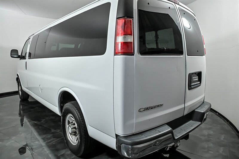 Used 2017 Chevrolet Express 3500 LT w/ LT Preferred Equipment Group RWD image 7