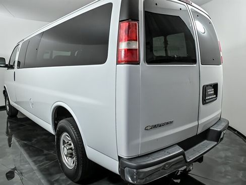 Used 2017 Chevrolet Express 3500 LT w/ LT Preferred Equipment Group RWD image 7
