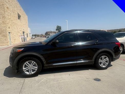 Used 2021 Ford Explorer XLT RWD image 2