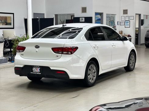 Used 2019 Kia Rio S image 2