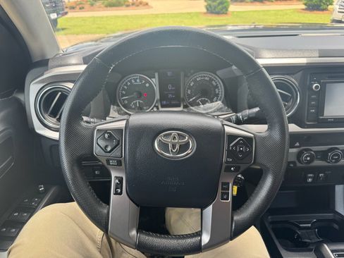 Used 2018 Toyota Tacoma SR5 RWD image 16