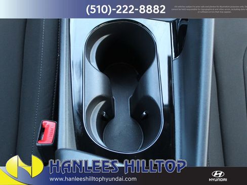 Used 2025 Hyundai Elantra SEL image 17