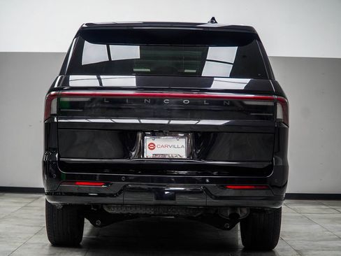 Used 2025 Lincoln Navigator Reserve AWD/4WD image 12