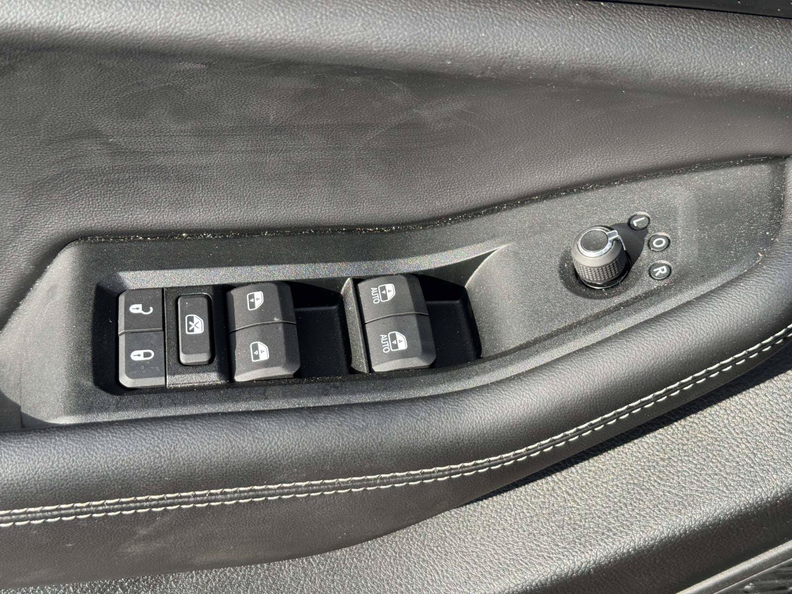 Used 2025 Jeep Grand Cherokee Laredo X w/ Luxury Tech Group I AWD/4WD image 29