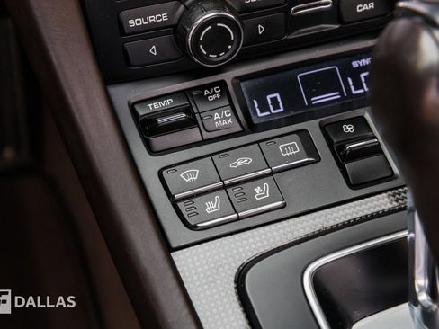 Used 2015 Porsche 911 Turbo S image 29