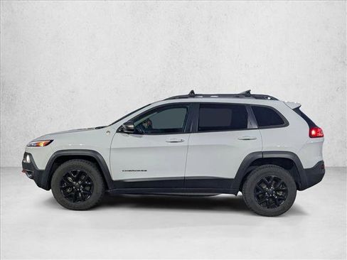 Used 2017 Jeep Cherokee Trailhawk w/ Cold Weather Group image 8