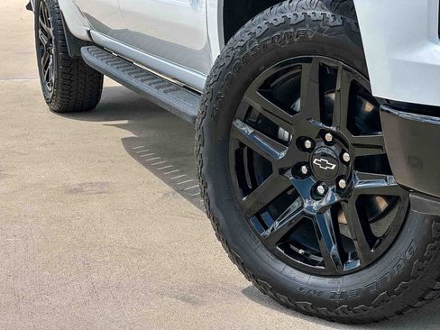 Used 2023 Chevrolet Silverado 1500 Custom Trail Boss w/ LPO, Dark Essentials Package AWD/4WD image 9