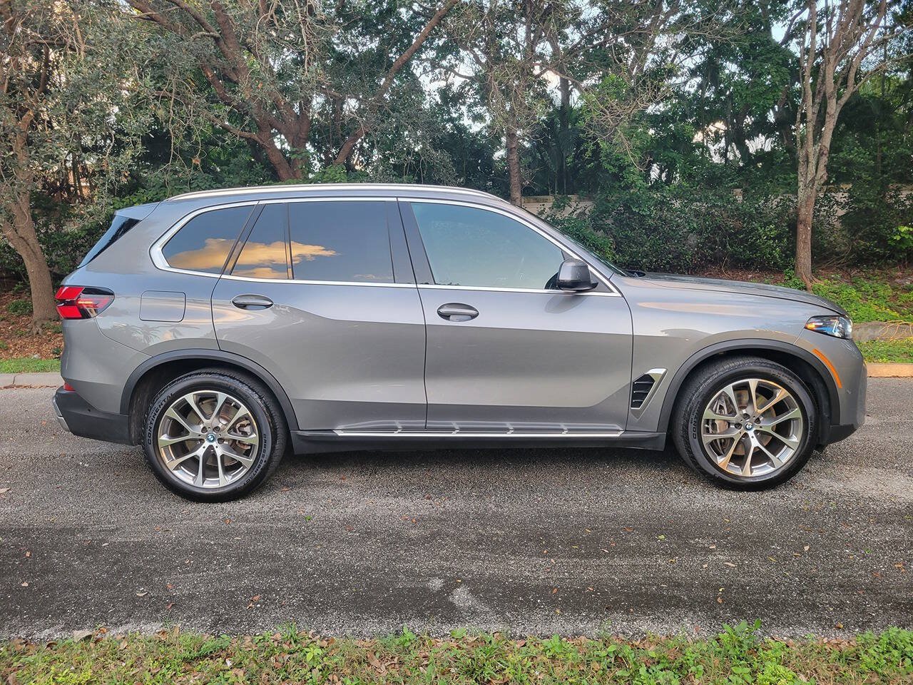 Used 2025 BMW X5 xDrive50e AWD/4WD image 8