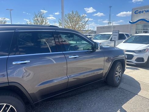 Used 2017 Jeep Grand Cherokee Limited AWD/4WD image 5