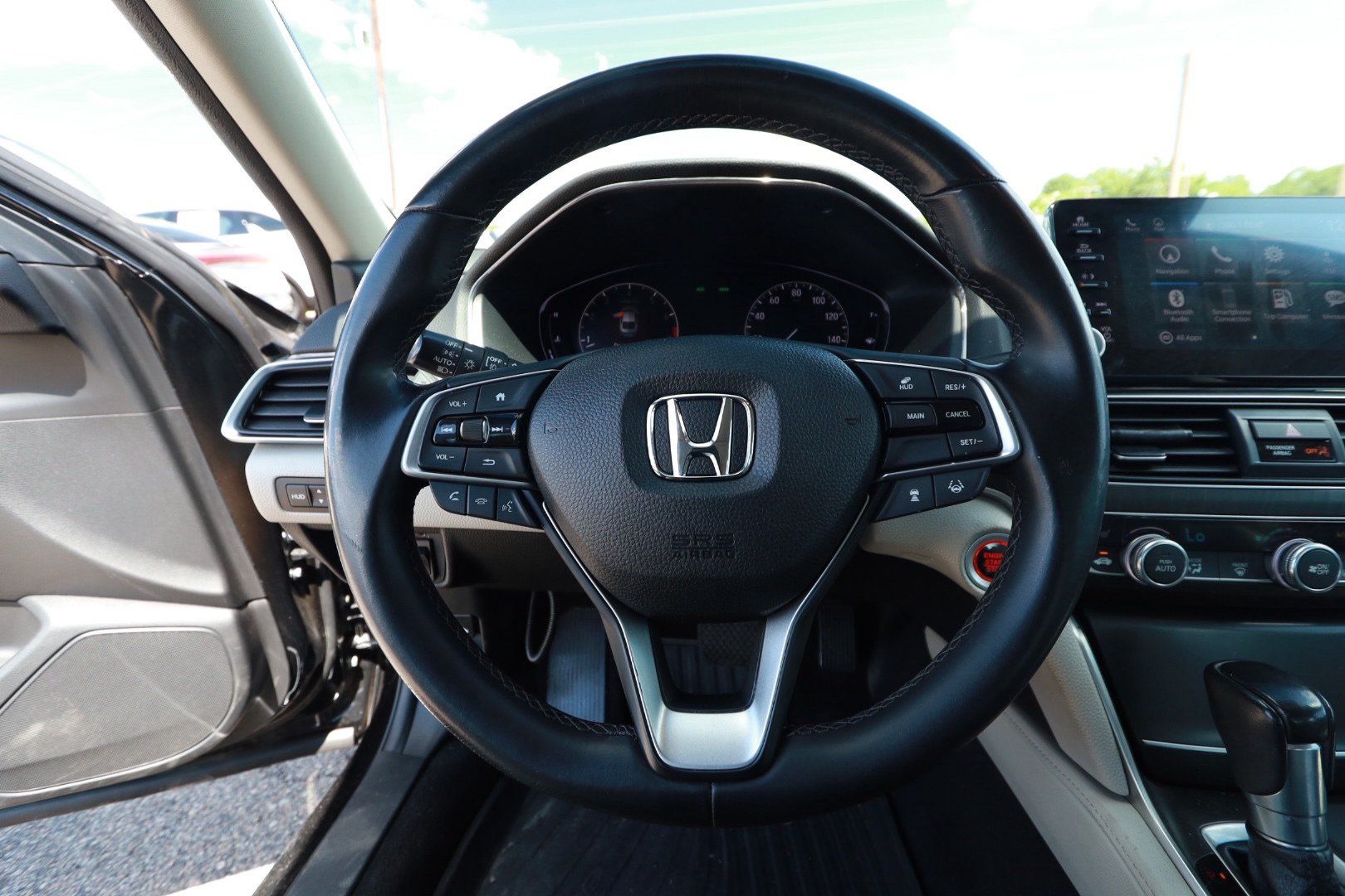 Used 2018 Honda Accord Touring image 10