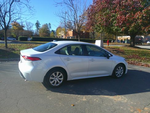 Used 2025 Toyota Corolla LE image 12