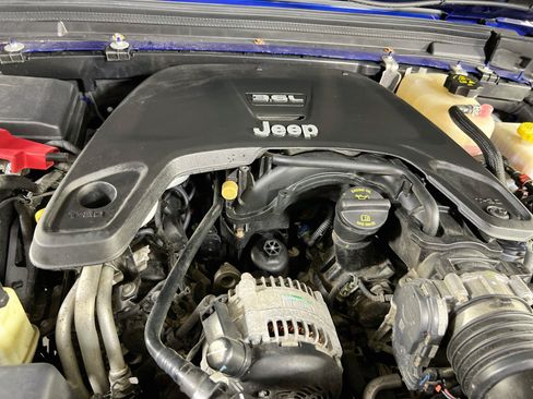 Used 2018 Jeep Wrangler Unlimited Sport S AWD/4WD image 28