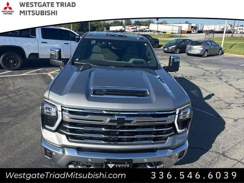 Used 2025 Chevrolet Silverado 2500 LTZ w/ LTZ Premium Package image 3