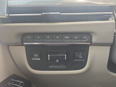 Used 2025 Cadillac Escalade Sport Platinum w/ LPO, Floor Liner Package AWD/4WD image 26