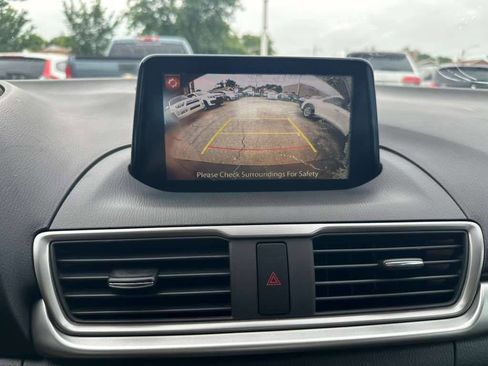 Used 2018 MAZDA MAZDA3 Touring FWD image 17