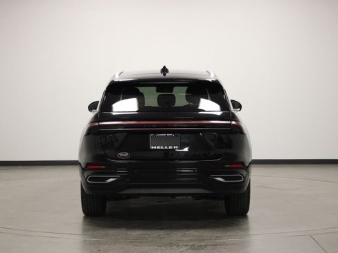Used 2024 Lincoln Nautilus Reserve AWD/4WD image 7