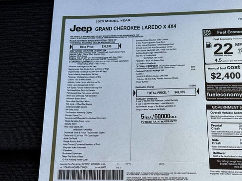 Used 2025 Jeep Grand Cherokee Laredo X image 33