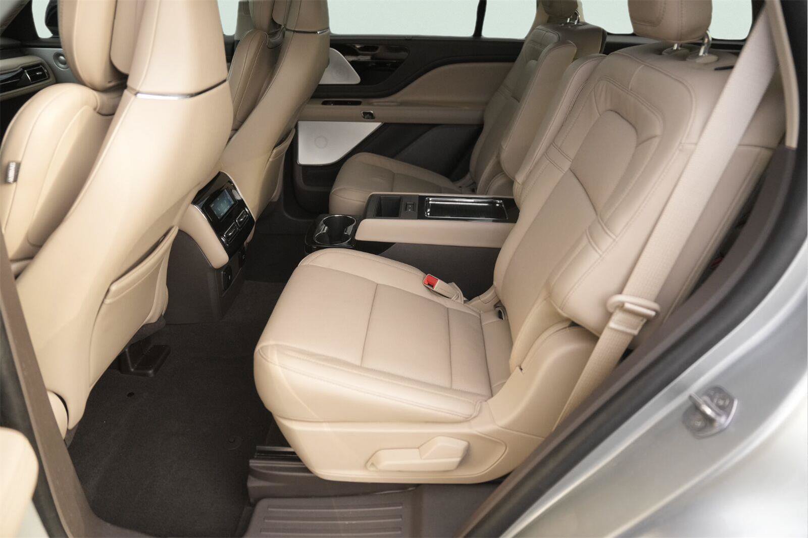 Used 2024 Lincoln Aviator Reserve w/ Equipment Group 201A AWD/4WD image 13