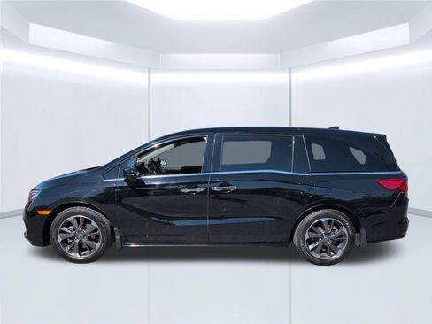 Used 2023 Honda Odyssey Elite image 2