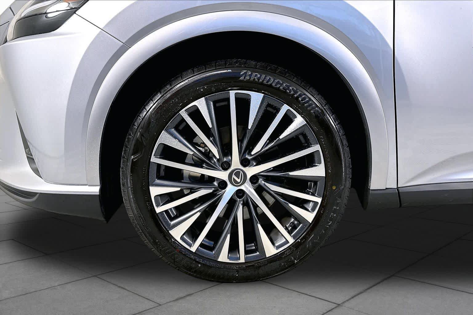 Used 2026 Lexus RX 350 Premium Plus w/ Accessory Package (2T) FWD image 8