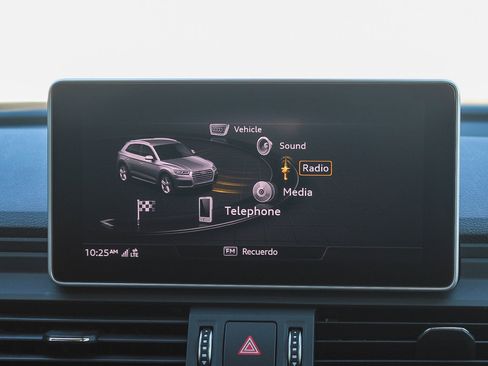 Used 2020 Audi Q5 e Premium Plus w/ Premium Plus Package image 15