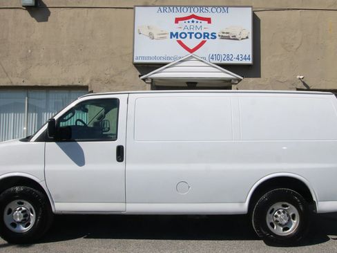 Used 2020 Chevrolet Express 3500 w/ Driver Convenience Package RWD image 5