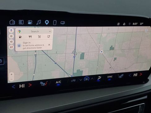 Certified 2025 Chevrolet Traverse LT w/ Driver Confidence Package image 28