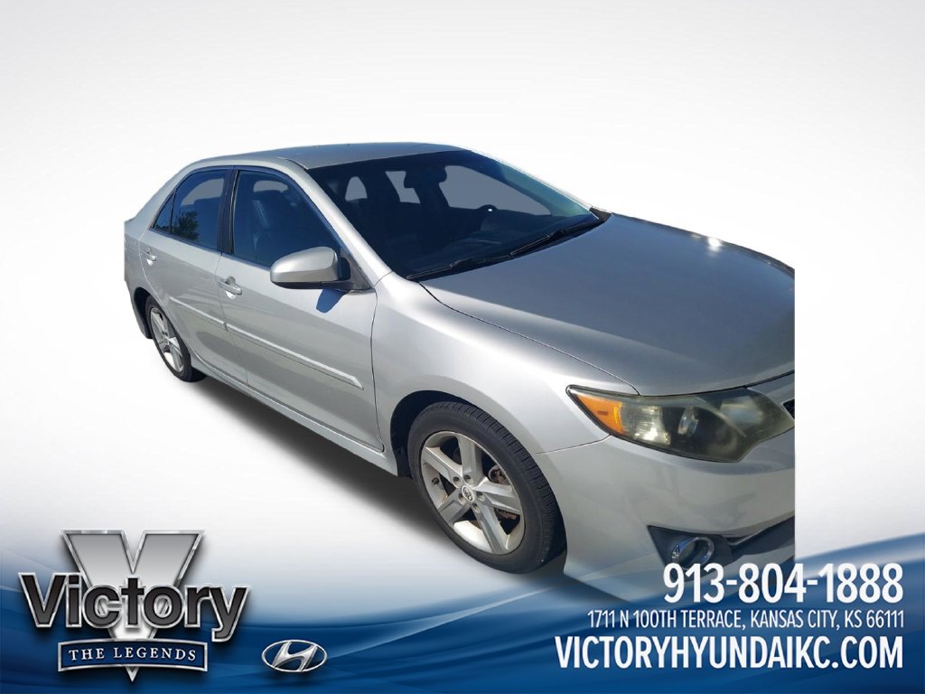 Used 2012 Toyota Camry SE FWD image 3