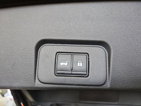 Used 2023 Nissan Rogue SV w/ SV Premium B Package image 13