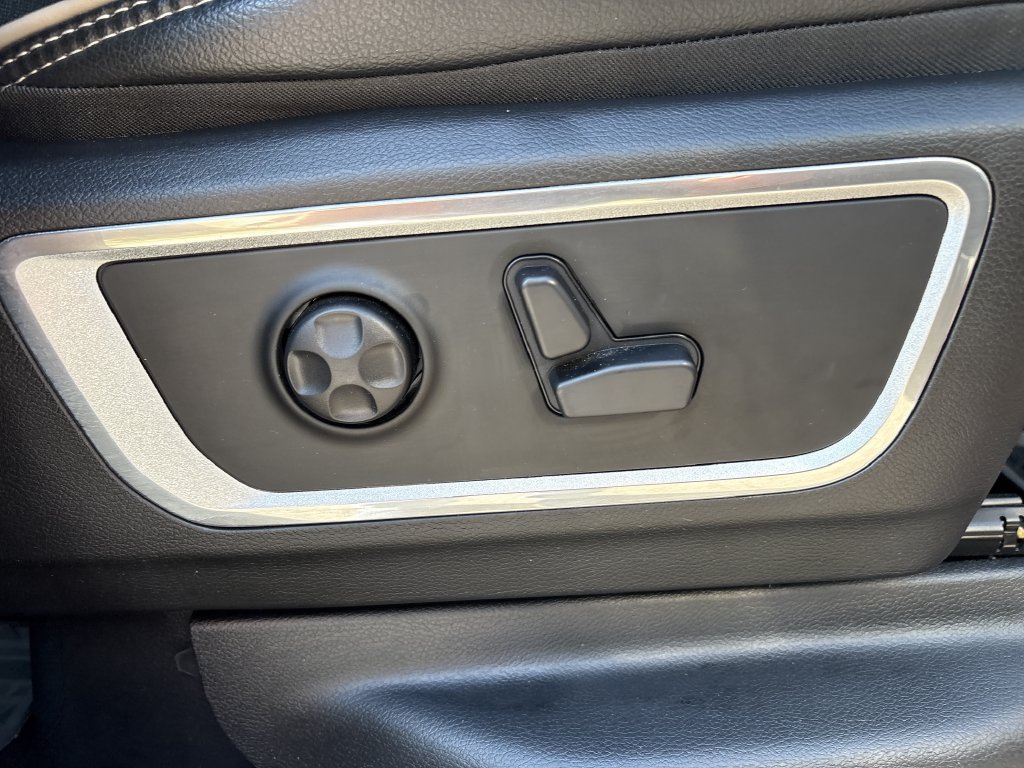 Used 2019 RAM 1500 Laramie AWD/4WD image 35