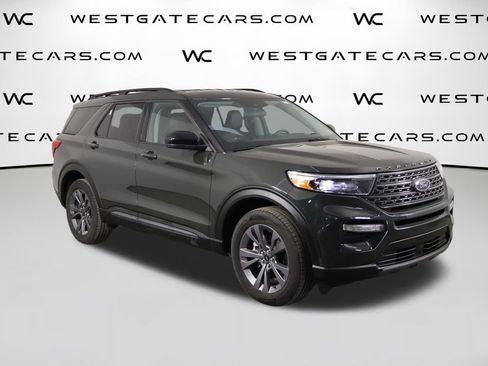 Used 2022 Ford Explorer XLT w/ Equipment Group 202A AWD/4WD image 44