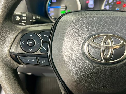 Used 2021 Toyota RAV4 XLE image 18