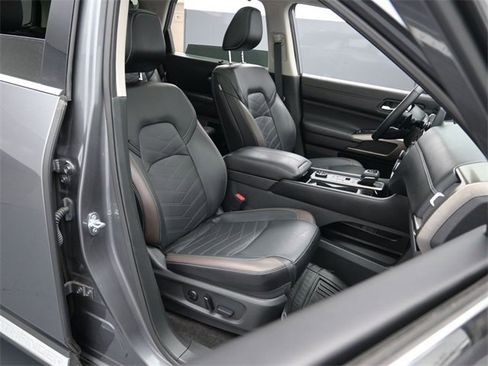 Used 2024 Nissan Pathfinder Platinum image 25