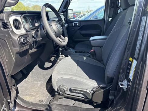 Used 2025 Jeep Wrangler Unlimited Sport AWD/4WD image 23