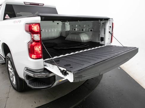 Used 2023 Chevrolet Silverado 1500 LT AWD/4WD image 9
