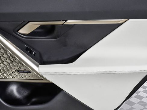 Used 2025 BMW i5 eDrive40i w/ Executive Package image 26