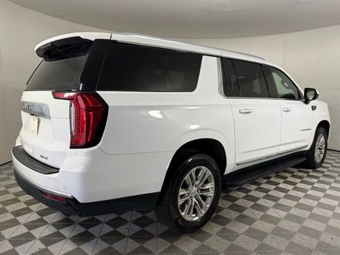 Used 2023 GMC Yukon XL SLT AWD/4WD image 3