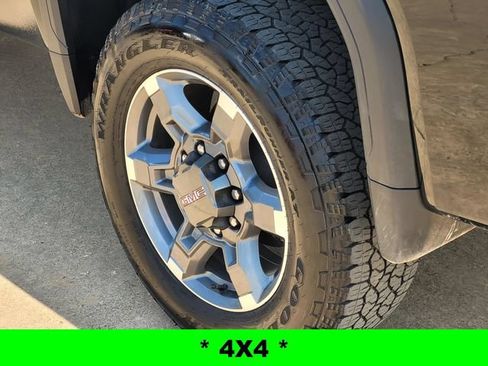 Used 2026 GMC Sierra 3500 SLT w/ SLT Premium Package AWD/4WD image 9