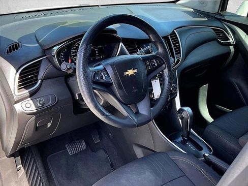 Used 2020 Chevrolet Trax LT FWD image 14
