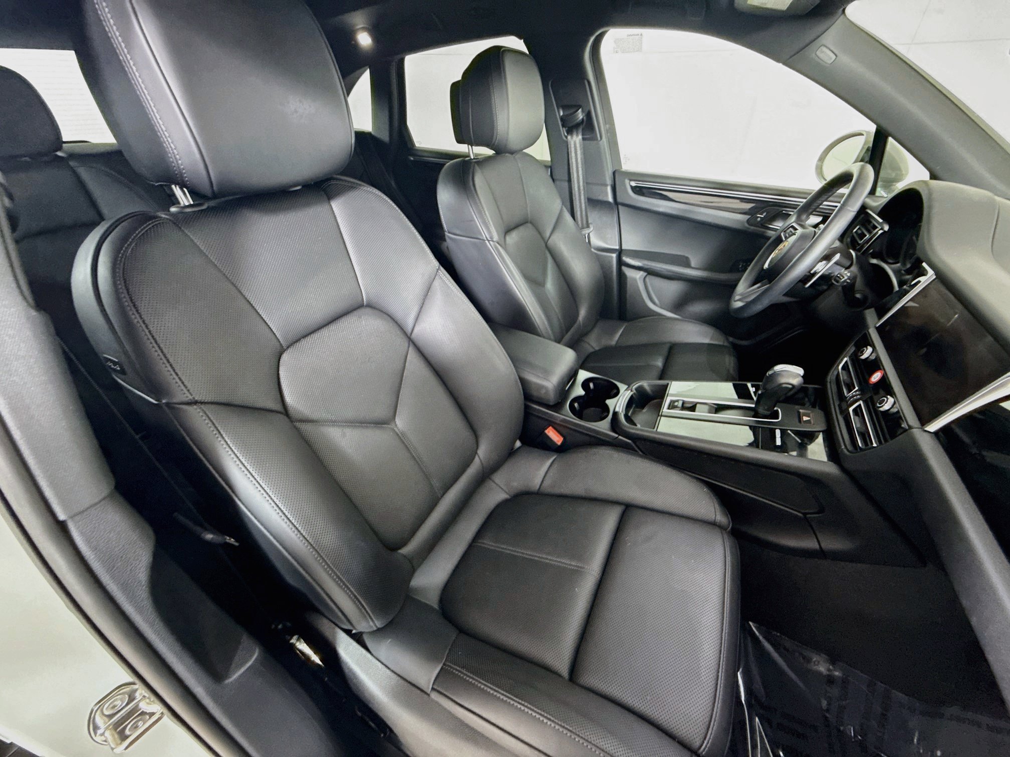 Certified 2023 Porsche Macan AWD/4WD image 27