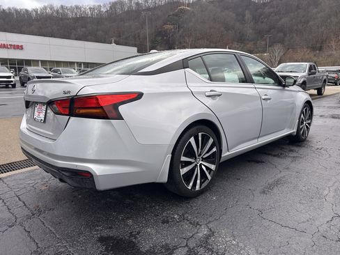 Used 2020 Nissan Altima 2.5 SR w/ Premium Package image 4