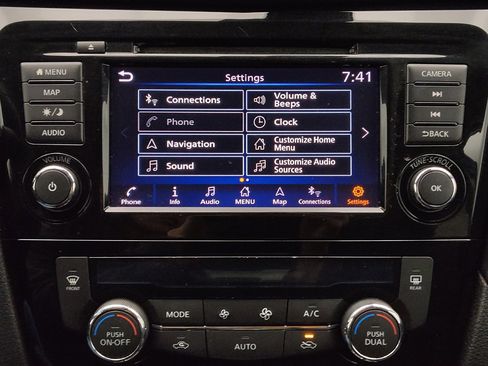 Used 2018 Nissan Rogue SL FWD image 25
