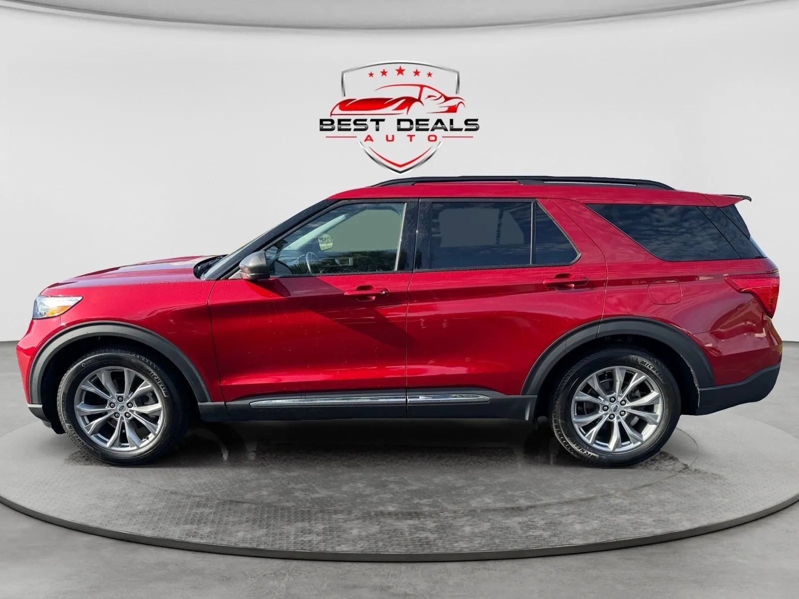 Used 2023 Ford Explorer XLT w/ Equipment Group 202A RWD image 2