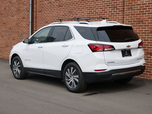 Used 2023 Chevrolet Equinox Premier image 3