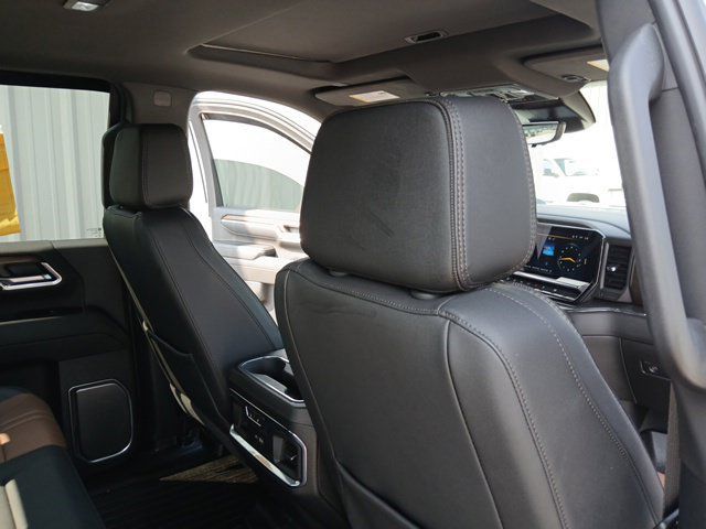 Used 2025 Chevrolet Silverado 3500 High Country w/ Technology Package AWD/4WD image 40