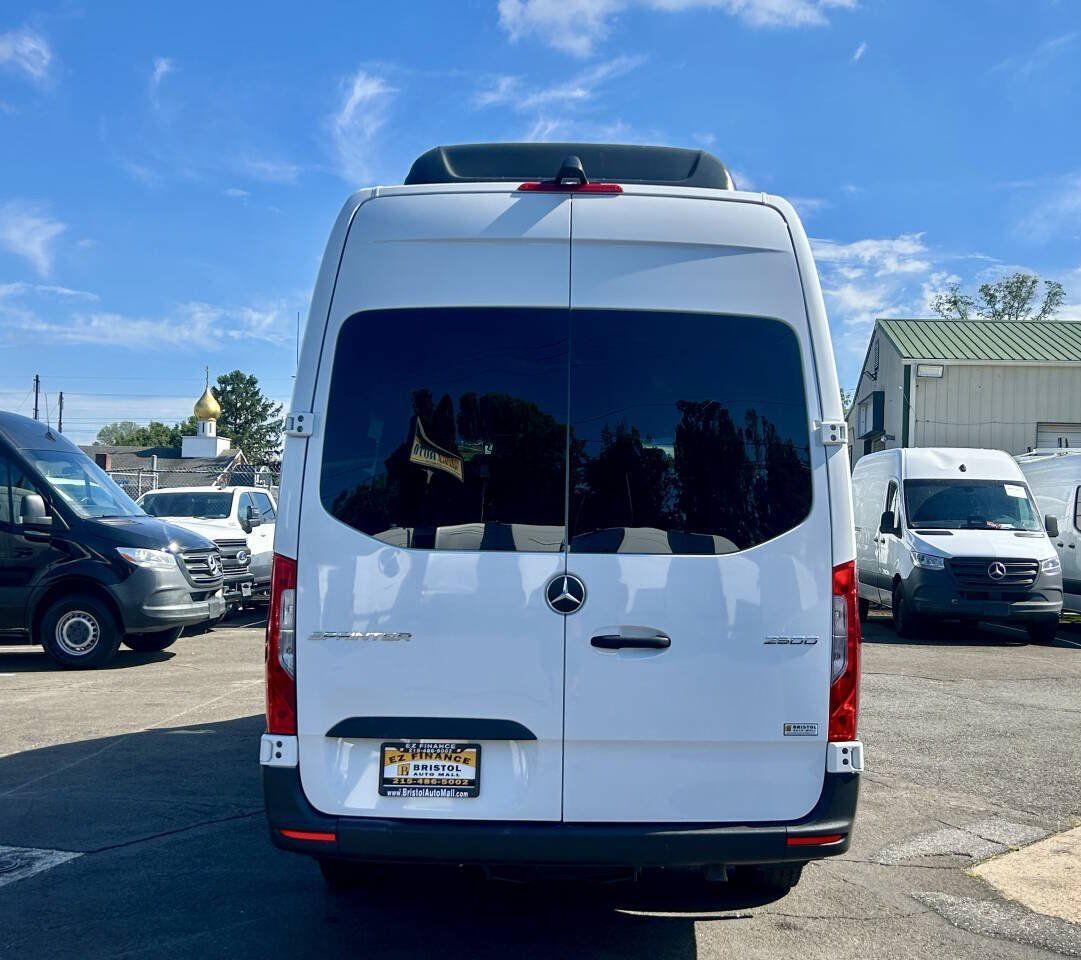 Used 2025 Mercedes-Benz Sprinter 2500 image 4