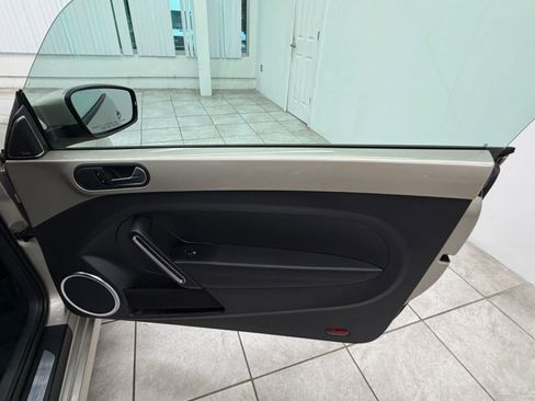 Used 2012 Volkswagen Beetle 2.5 FWD image 17