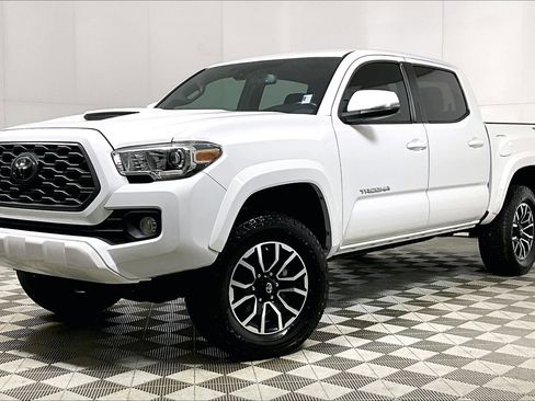Used 2020 Toyota Tacoma TRD Sport image 2
